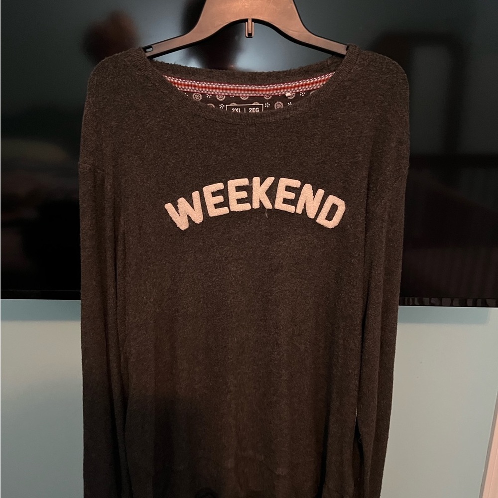 Gray sweater size 2x. Works with leggings or jeans.